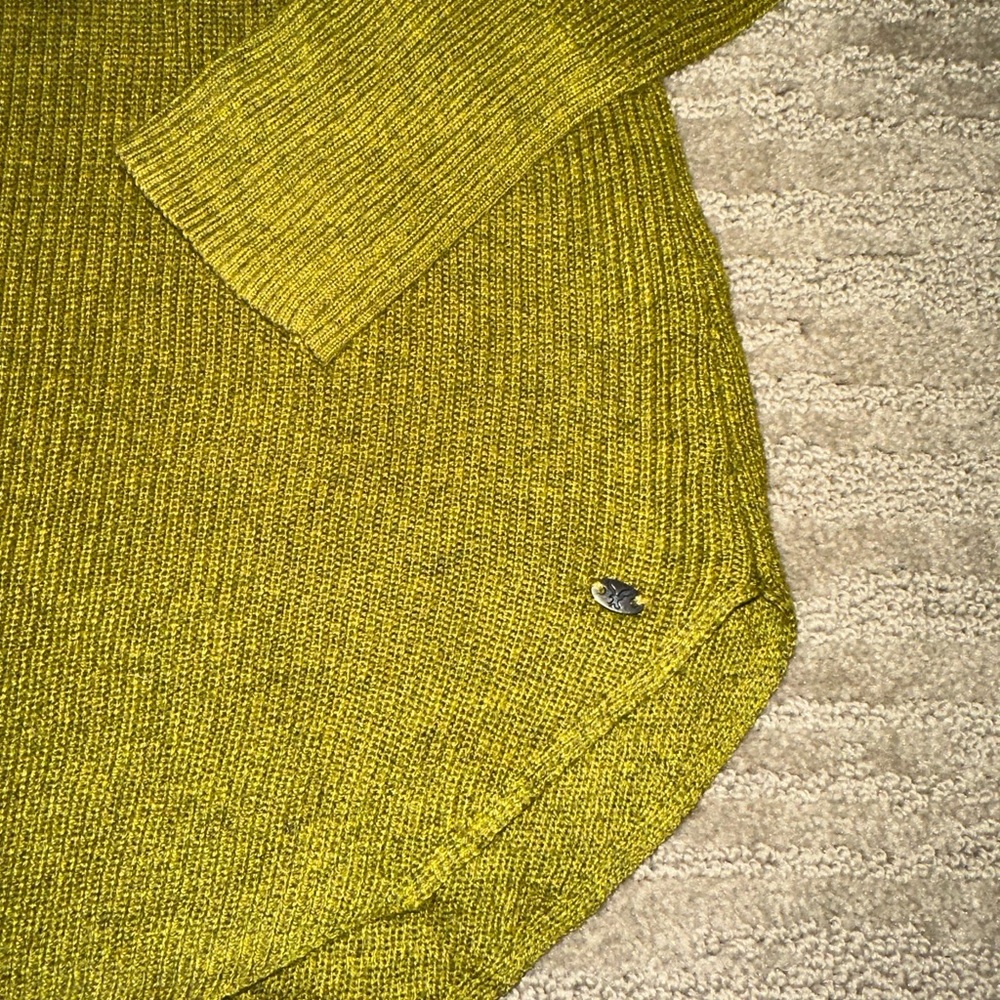 AE Ribbed Olive Green Sweater - Picture 4 of 4